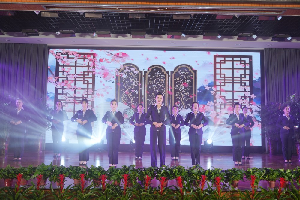 4-1《员工风采》.jpg